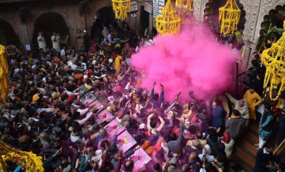 'वृन्दावन के बांके बिहारी मंदिर को विदेशी धन प्राप्त करने के लिए एफसीआरए लाइसेंस मिला: सूत्र | '